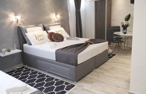 City Center House | Alessio Premium Rooms - Superior Room 3