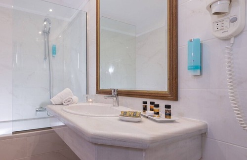 Stalida Hotel | ALEXANDER BEACH HOTEL & VILLAGE RESORT, the quiet, green beach front oasis Malia