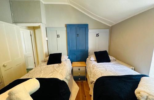 Mabe House | Alexander cottage