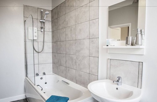 Whitley Bay Bed & Breakfast | Alexander Hotel - Whitley Bay