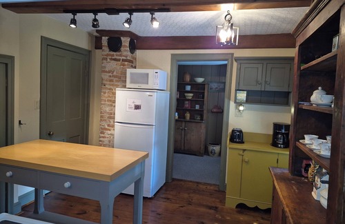 Old Town Historic District House | Alexander Mckee House - Best location in Old Town, Niagara-On-The-Lake!