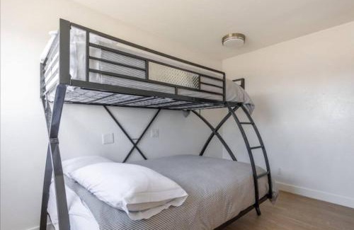 West Newport Apartment | Alexander - Oceanview