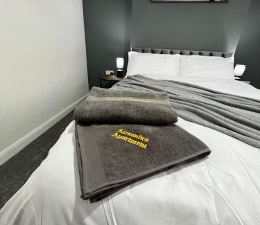 Crewe Apartment | Alexandra Apartment -Secured Parking -2 Bedrooms