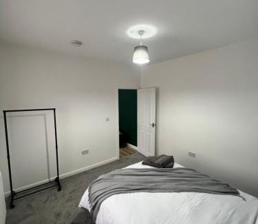 Crewe Apartment | Alexandra Apartment -Secured Parking -2 Bedrooms