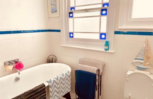 Worthing Apartment | Alexandra Beach Haven - with parking