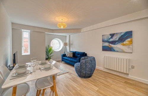 Offerton Apartment | Alexandra House by Guestz