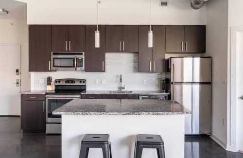 Del Ray Apartment | Alexandria Alluring 2BD 2BA Apartment
