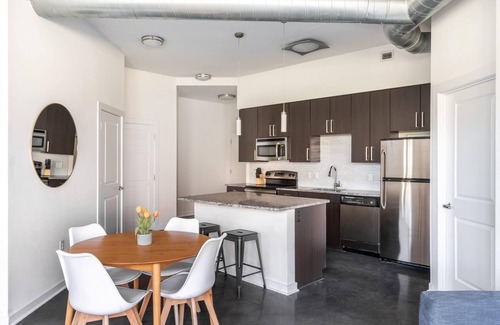 Del Ray Apartment | Alexandria Alluring 2BD 2BA Apartment