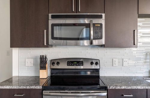 Del Ray Apartment | Alexandria Alluring 2BD 2BA Apartment