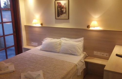 Kato Galatas Hotel | Alexandros Studios