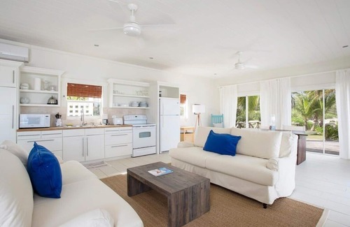 Governor's Harbour House | Alfred House & Cottage 6 Bedroom Home