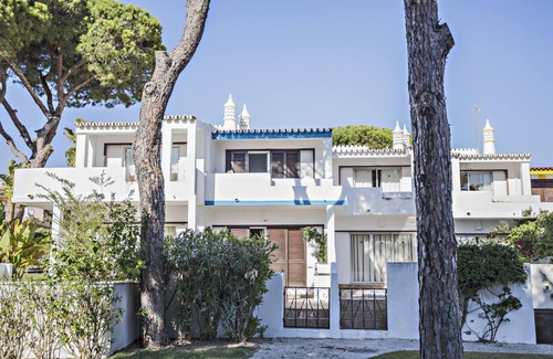 Vale do Garrao Villa | Algarve Vale do Garrão Townhouse 500m from the beach