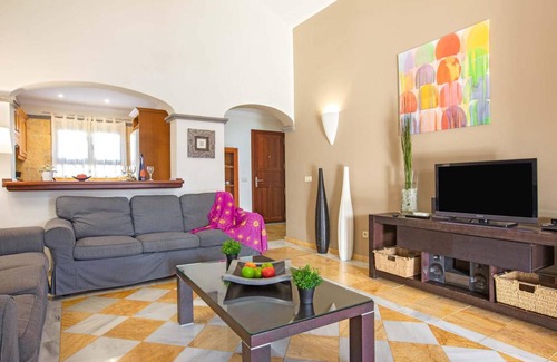 Montana Roja Villa | Alhambra, Amazing villa in Playa Blanca w/