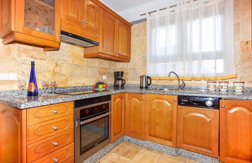 Montana Roja Villa | Alhambra, Amazing villa in Playa Blanca w/
