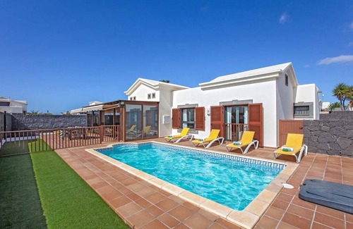 Montana Roja Villa | Alhambra, Amazing villa in Playa Blanca w/