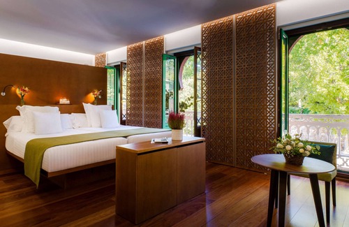Central District Hotel | Alhambra Palace Hotel