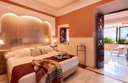 Central District Hotel | Alhambra Palace Hotel