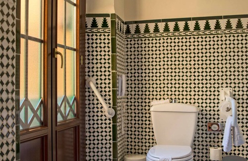 Central District Hotel | Alhambra Palace Hotel