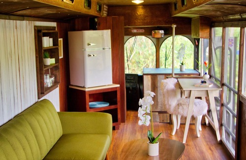 Waa Waa House | Ali'i Trolley Bus Conversion