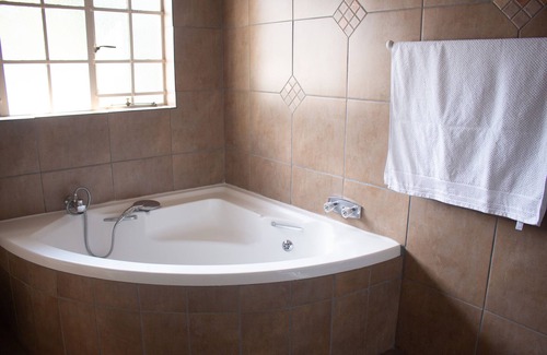 Greater Johannesburg Metropolitan Area Bed & Breakfast | Alicats Place Executive Lodge & Conference