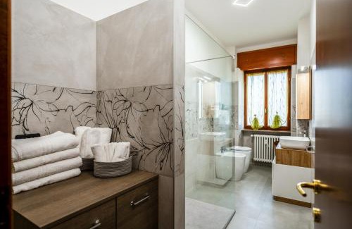 Rondinella - Baraggia - Restellone Apartment | Alice&Leo's near METRO M1 RED parking gratis METRO LINE IN 14 MIN FOR CATHEDRAL
