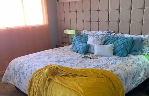 Paradise House | Alicia Alibi vintage Vegas pool house