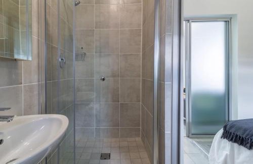 Greater Johannesburg Metropolitan Area Apartment | #AlimamaSpaces Akin's Greenlee Apartment