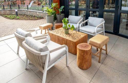 Greater Johannesburg Metropolitan Area Apartment | #AlimamaSpaces The Chelsea's Thaba Echo