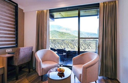 Dharamshala Hotel | Alivaa Hotel, McLeodganj With Best Dhauladhar View & Infinity Pool Sky Garden