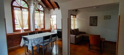 Esquel House | Aljaba