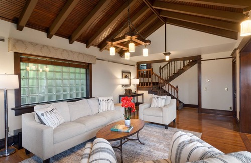 North Admiral House | Alki Beach Area, Bluff with Stunning, walk on ferry to downtown/Pike Market