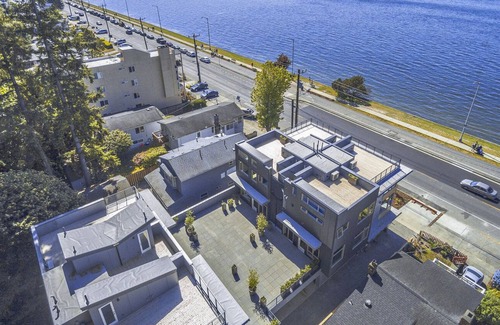 Alki House | Alki Beach Escape Romantic Waterfront Getaway for 2