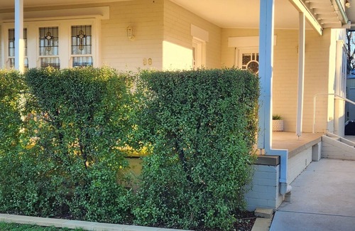 Parkes House | Alkira Lodge, modern home with great ammenities. The best in Parkes
