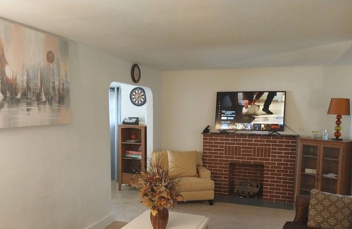 Kettering Cottage | All Brick Cottage- Quiet, Comfortable Close to UD , Downtown & WPAFB