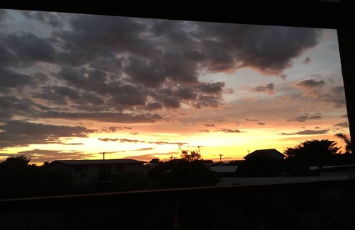 Surf Beach House | "All Day Long" Beach House. 300m to the beach. Great outlook.