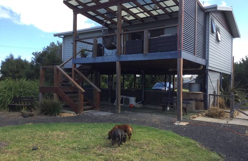 Surf Beach House | "All Day Long" Beach House. 300m to the beach. Great outlook.