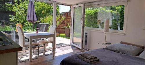 Vennhausen Apartment | All-in-One Apartment mit eigener Sonnenterrasse im Garten
