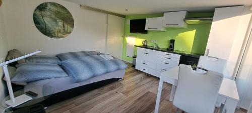Vennhausen Apartment | All-in-One Apartment mit eigener Sonnenterrasse im Garten