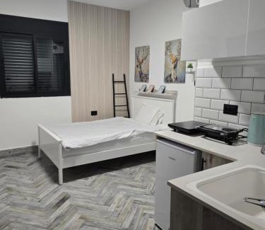 Netanya Apartment | All- in -one studio in prime location in netanya
