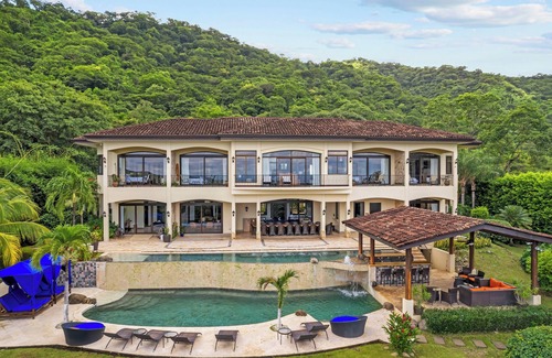 Coco Villa | All-Inclusive 8-BR Luxury Ocean-View Villa – Groups & Meal Plans