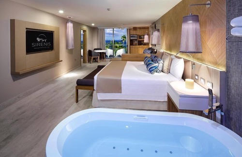Downtown Cancun Resort | All inclusive mini suite and balcony at Grand Sirenis on the Riviera Maya