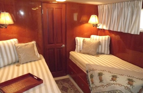 Downtown Nassau Boat Rental | All Inclusive Nassau Day Charter