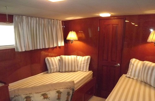 Downtown Nassau Boat Rental | All Inclusive Nassau Day Charter