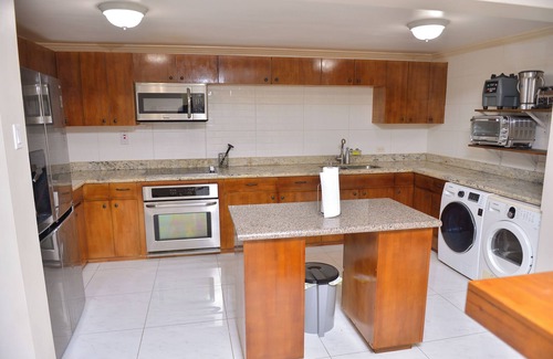 Orange Bay House | All Inclusive Negril Beachfront Family Villa located in a gated country club