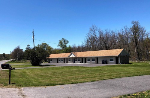 Waterville Apartment | All-inclusive studio apartment located in Waterville with amenities included