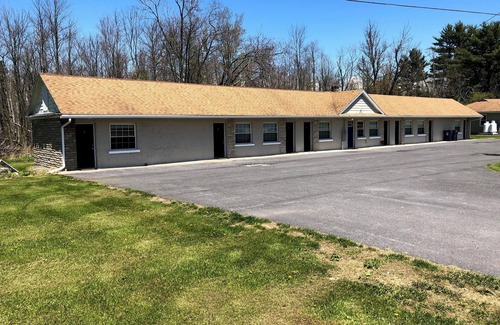 Waterville Apartment | All-inclusive studio apartment located in Waterville with amenities included