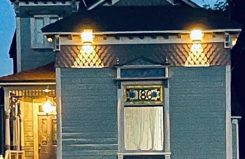Bishop Apartment | All New 1 BEDROOM Downtown Luxury Victorian bedroom separate from house sleeps 2