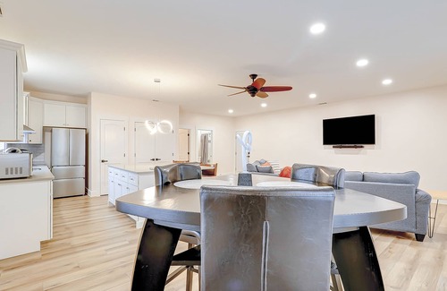 Savannah Victorian District Apartment | All-new apartment with central AC, washer/dryer, & central location