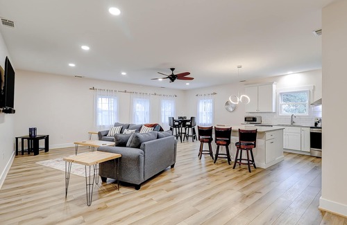 Savannah Victorian District Apartment | All-new apartment with central AC, washer/dryer, & central location
