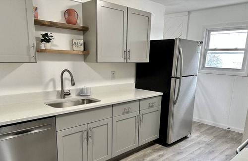Troy Apartment | All New & Modern: 3 Bedroom, 1.5 Bath -CLOSE to RPI!